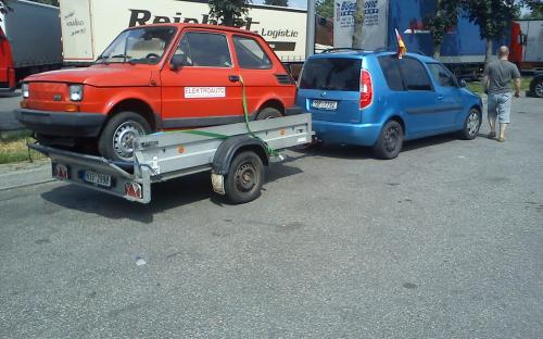 How to put Fiat 126 on a small trail pulled by Skoda Roomster